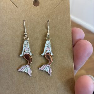 Pink and orange mermaid earrings from the front